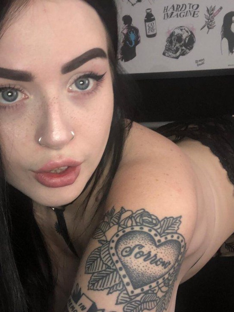 Проститутка Питера Альбина с 3 размером груди предлагает интим услуги у метро Черная речка  +7(999)028-14-58 