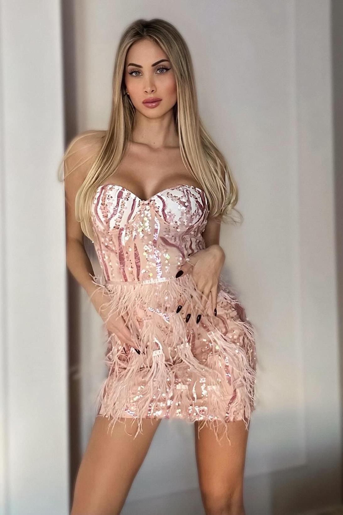 Индивидуалка Питера Марина с 2 размером груди предлагает интим услуги у метро Парнас  +7(911)737-42-93 