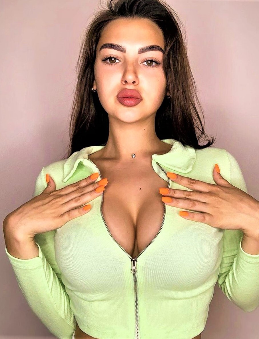 Индивидуалка Питера Жанна с 3 размером груди предлагает интим услуги у метро Чернышевская  +7(981)214-21-80 